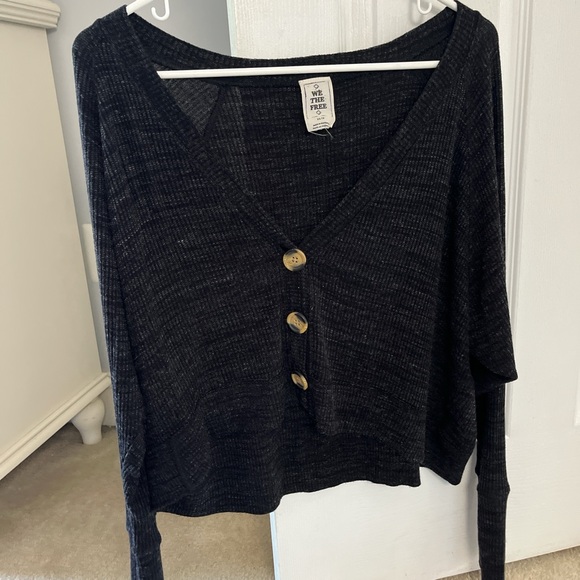 Free People Sweater
#freepeople
#wethefree
#sweater
#cardigan
#croptop - Picture 2 of 3